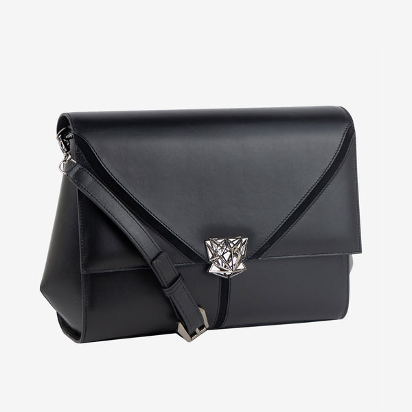 <span class="grassetto"> BELLATRIX </span> Plain Black